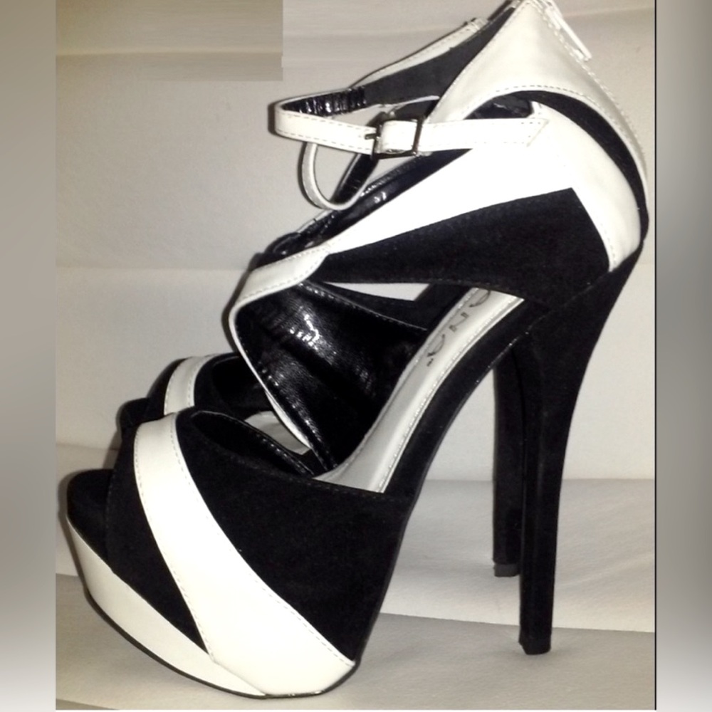🖤🤍LILIANA 🖤🤍NEW NEVER WORN 8 BLACK WHITE PLATFORM HEELS